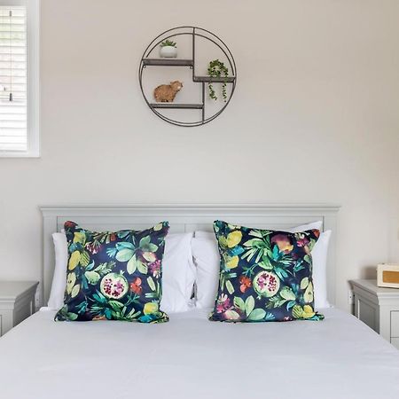 Vaughan Lodge Elegant 2-Bed Duplex With Views Near Malvern Hills Malvern Wells Bagian luar foto
