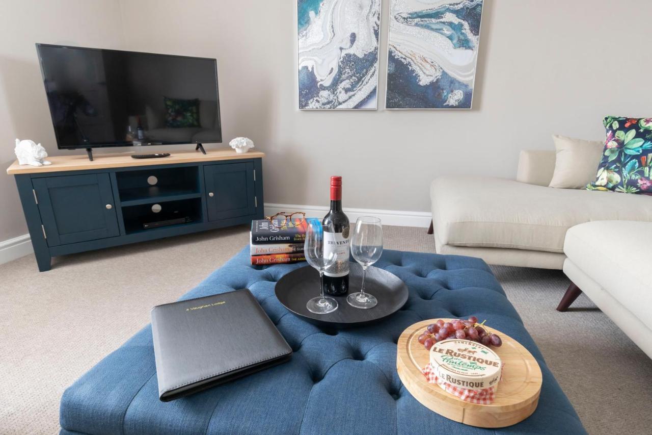 Vaughan Lodge Elegant 2-Bed Duplex With Views Near Malvern Hills Malvern Wells Bagian luar foto